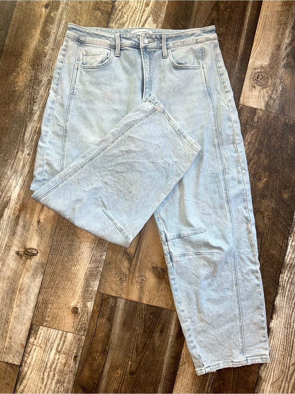 NWOT Flying Monkey Beck High - Barrel - Wide Leg Light Wash Jeans - Picture 2 of 9